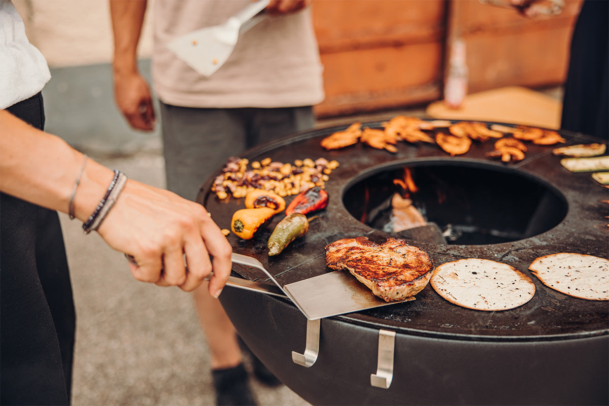 höfats BBQ-Tool-Set – im Einsatz beim Grillen