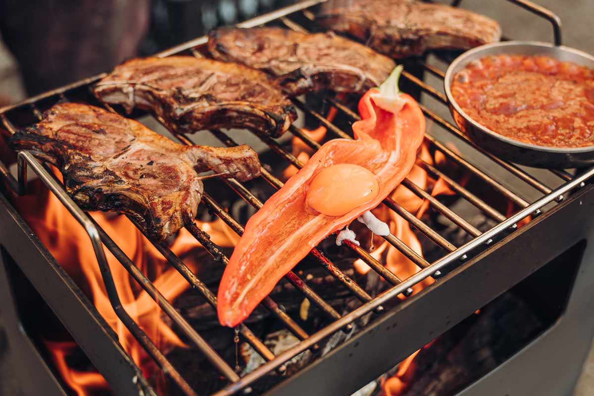 höfats BEER BOX Feuerkorb rostig – Grillen über offener Flamme