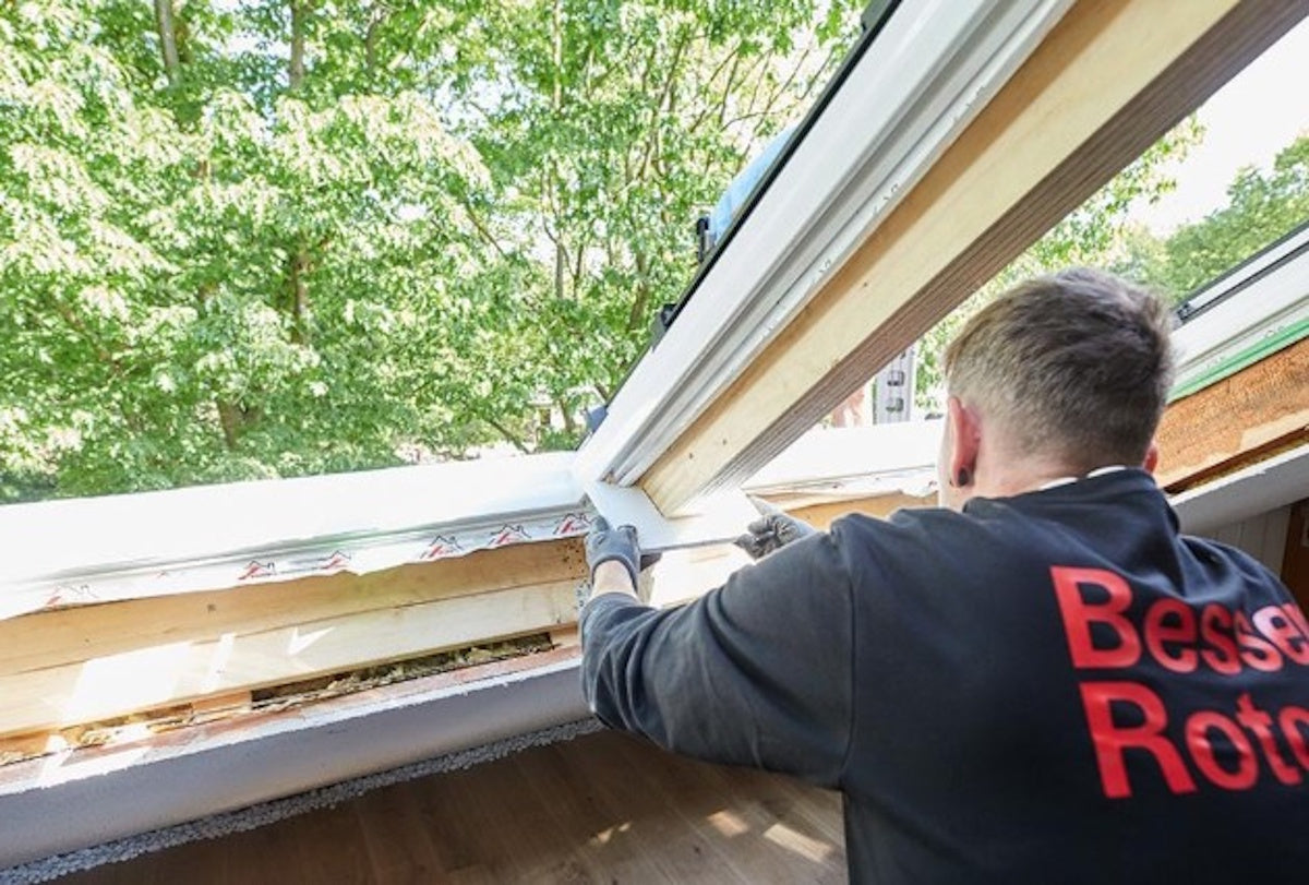 Roto Designo R8 Klapp-Schwingfenster Standard-Renovierung AR1