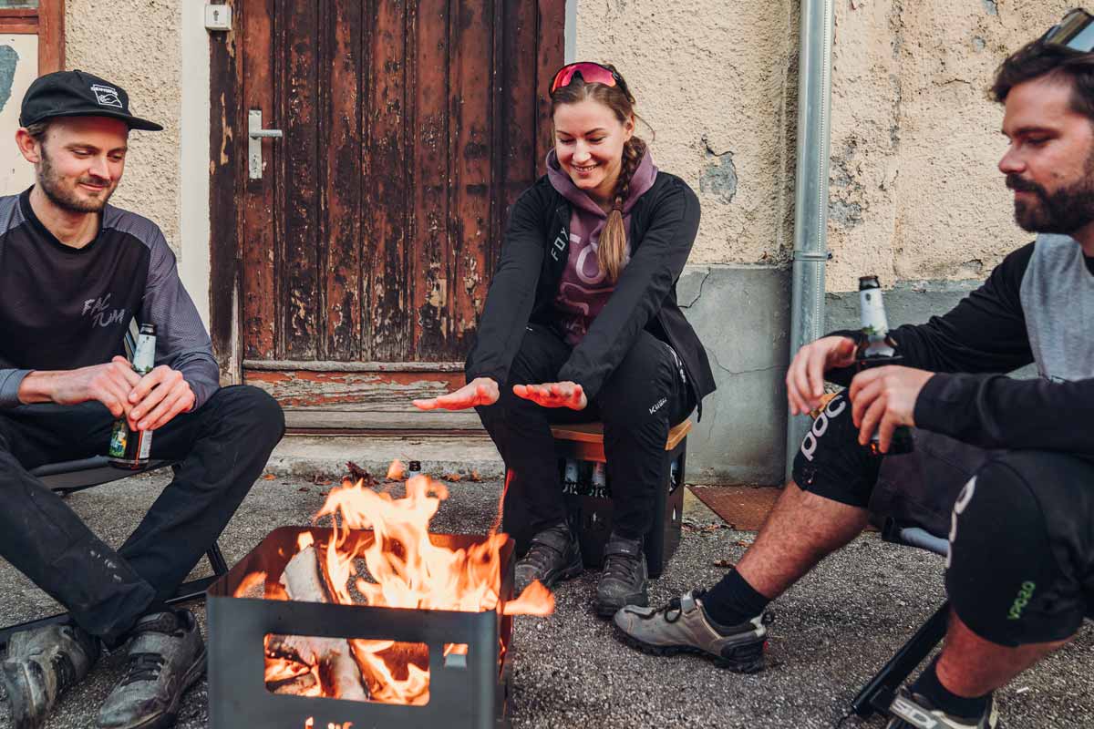höfats BEER BOX Feuerkorb rostig – gemütliches Beisammensein am Feuer