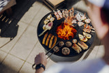 höfats MOON 45 Plancha – beim Grillen im Einsatz